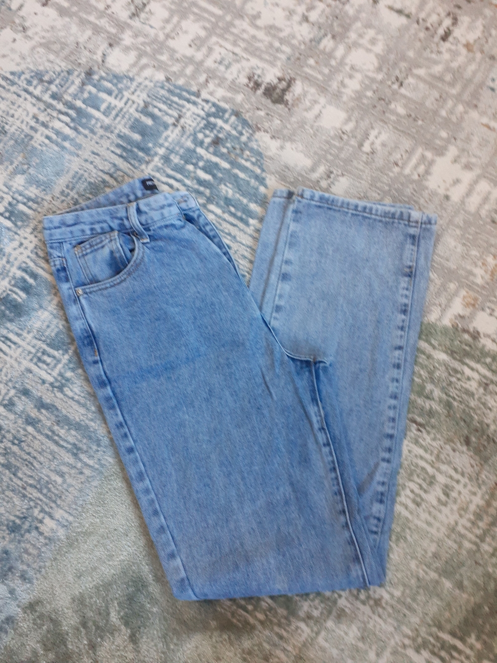 Pretty Little Thing Light Blue Straight Leg Jeans - Picture 5 of 8
